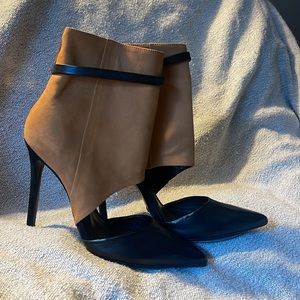 Schutz camel/ black two tone heels with ankle cuffs. New in box! 😍